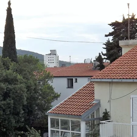 2 Apartment Split